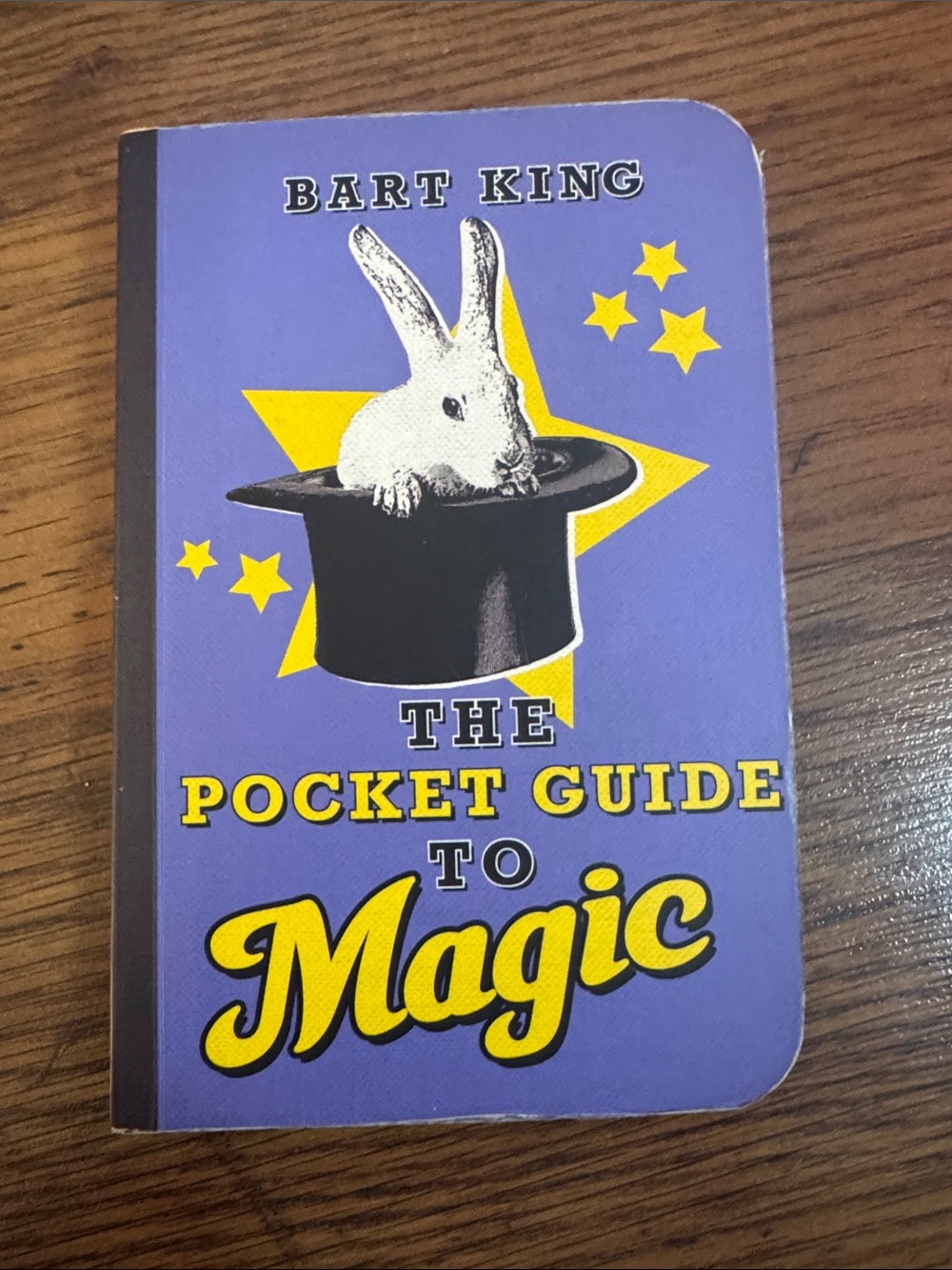 Purple Pocket Guide to Magic - Compact Magic Book C1.LBk.9